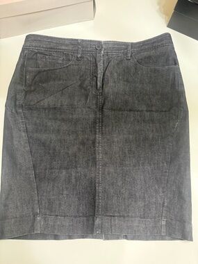 Kenneth Cole Size 10 denim skirt